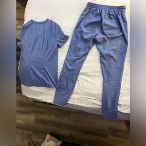 Jaanuu scrubs XS Cecil blue. 1 pocket top and straight legged bottoms.